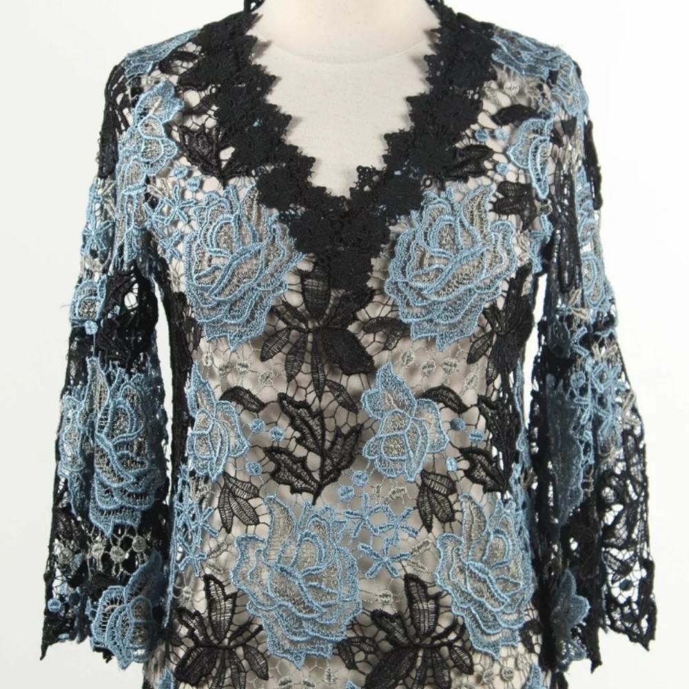 * KOBI LACE BLUE & BLACK FORAL TOP, SIZE XS - Picture 3 of 8
